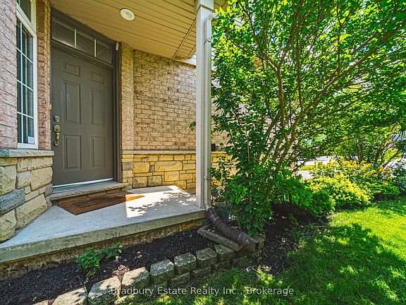 3rd image of 1401 Treeland St