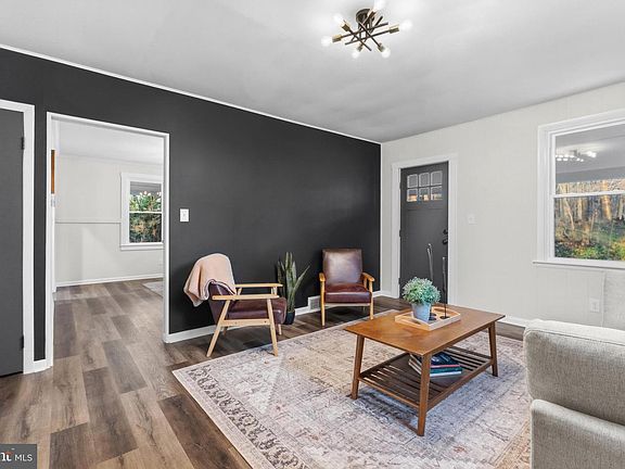 4th image of 541 Robin Hood Rd