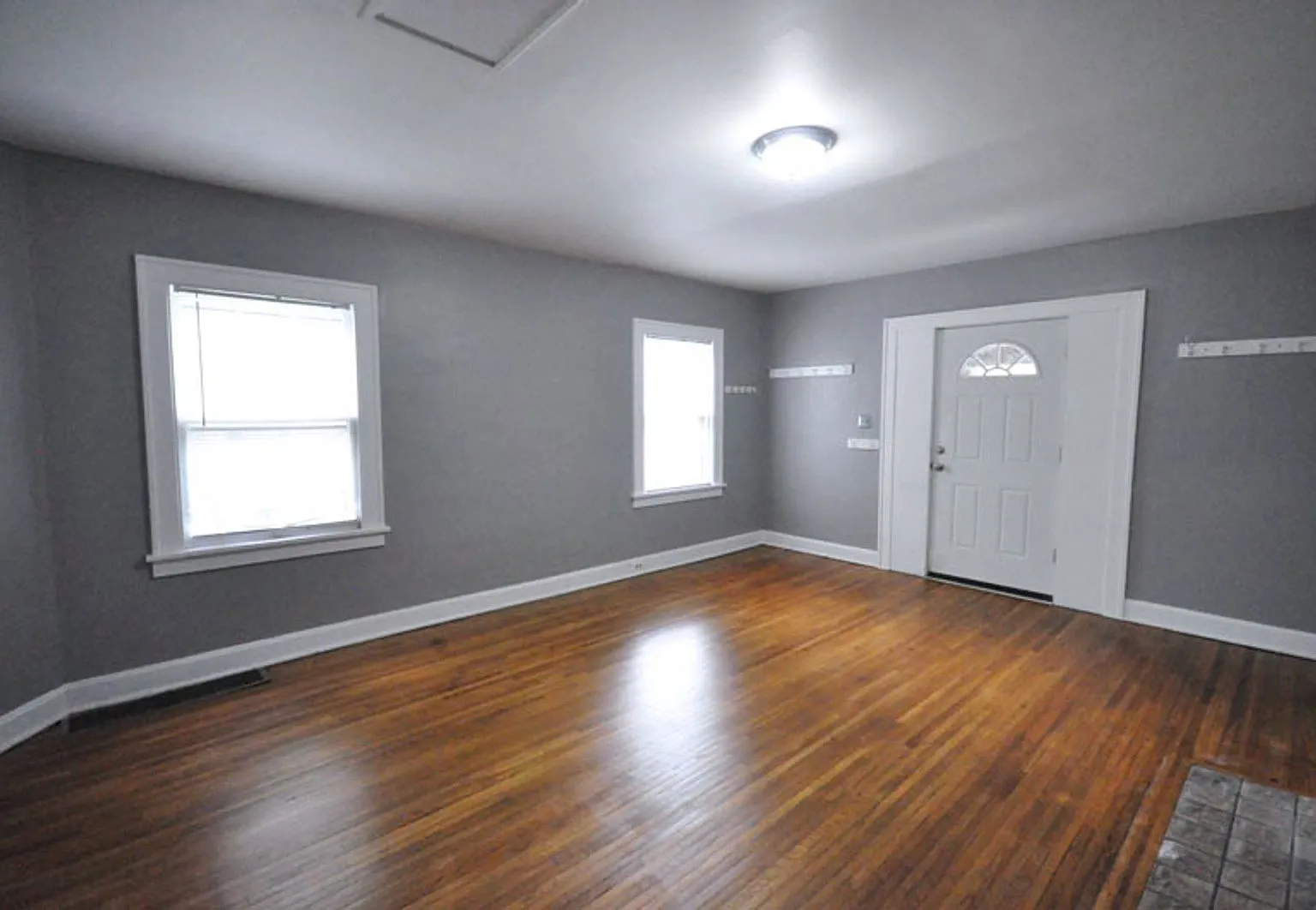 5 bed, 2.0 bath, $3,225 — Photo 2