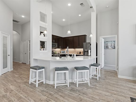 4th image of 1504 Ravenswood Ln