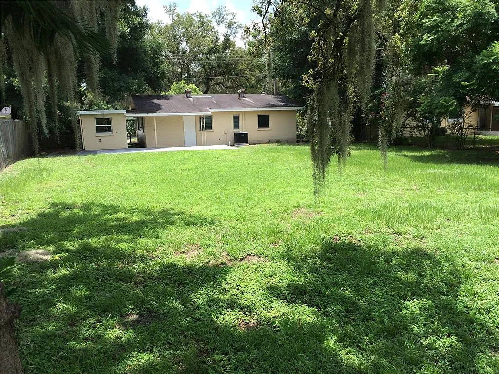 3 bed, 1.0 bath, 945 sqft, $1,095 — Photo 2