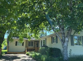 37 Maple Valley St, Sandusky, MI 48471