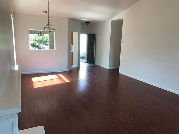 4th image of 2612 Horsetail Dr