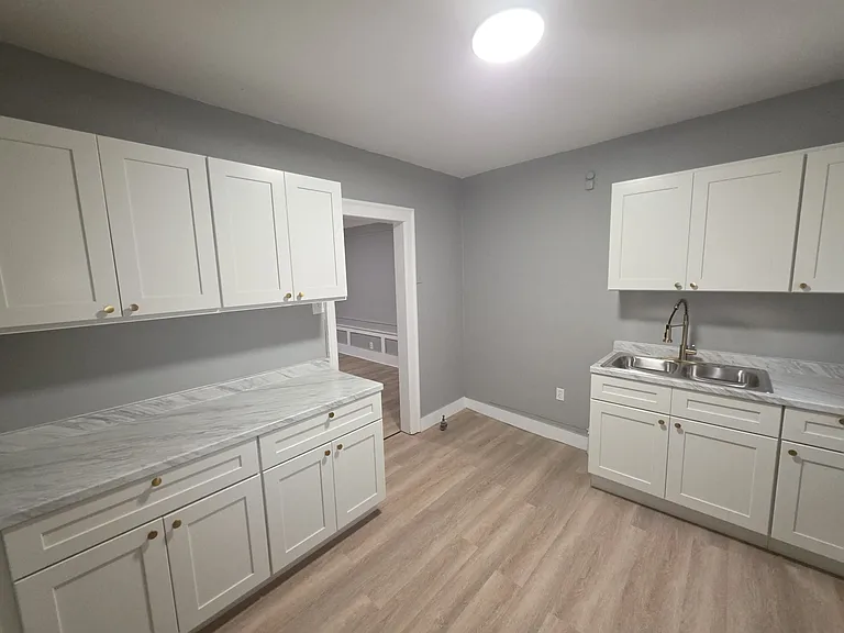 2700 Glendale St #1 — Photo 4