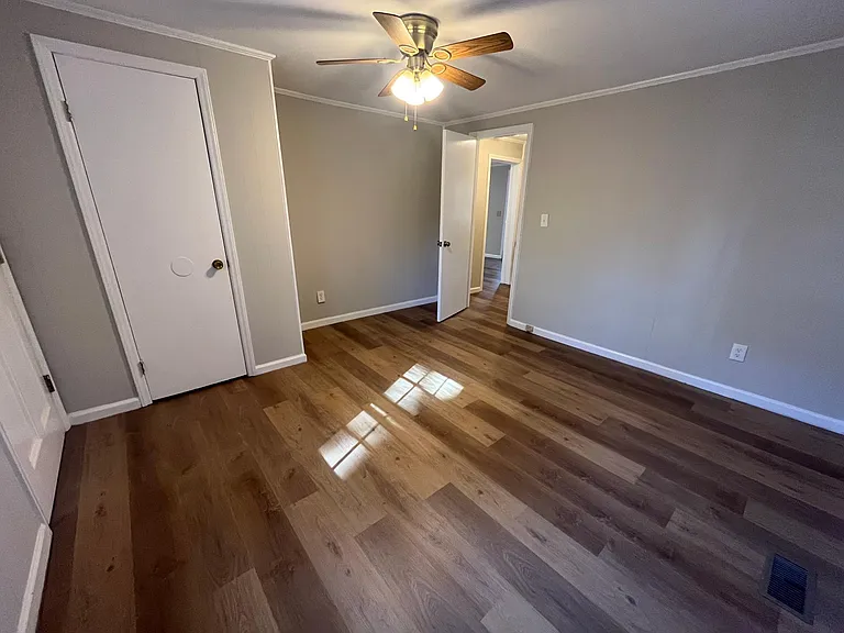 221 Howard Rd — Photo 23