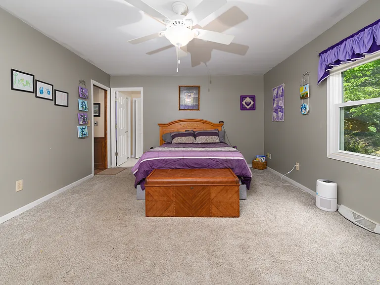 107 Lincoln Ln — Photo 8
