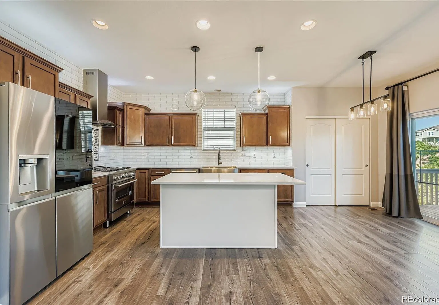 6 bed, 4.0 bath, 3323 sqft, $4,500 — Photo 4