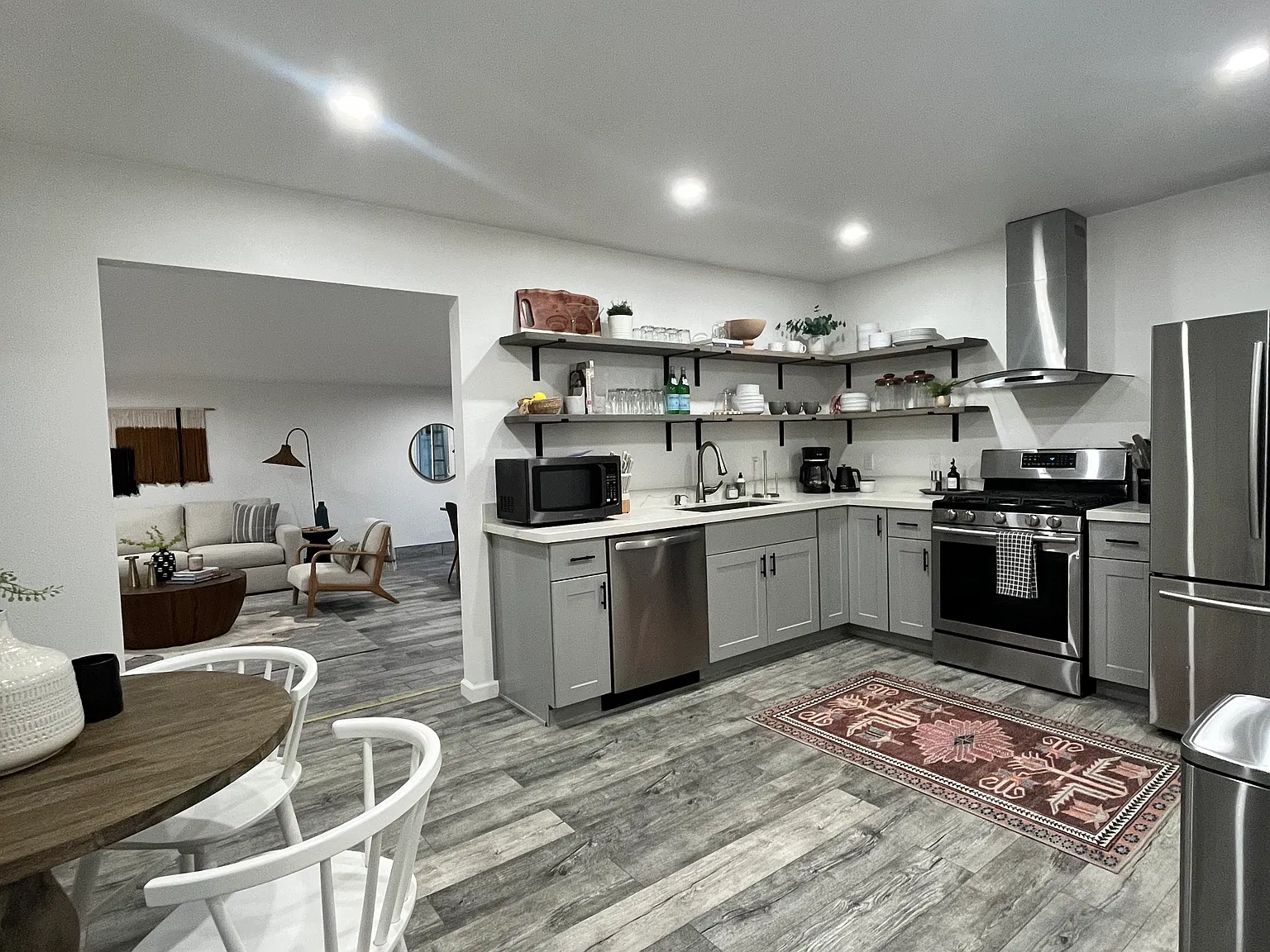 2209 Redwood Rd — Photo 2