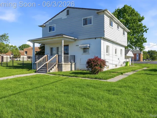 1631 Clara St, Clinton Township, MI 48036