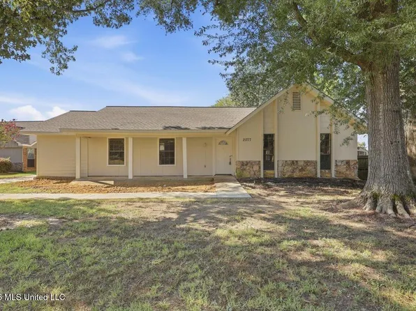 2077 Lakeshore Dr, Ridgeland, MS 39157