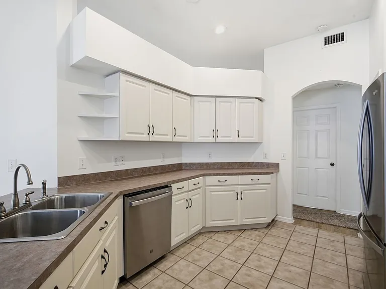 5912 Bramble Bush Ct — Photo 9