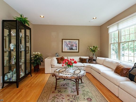 4th image of 60 Oconnor Cir