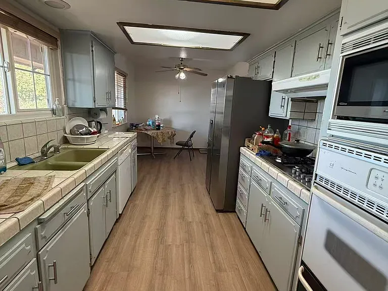 933 E Lincoln Ave — Photo 8