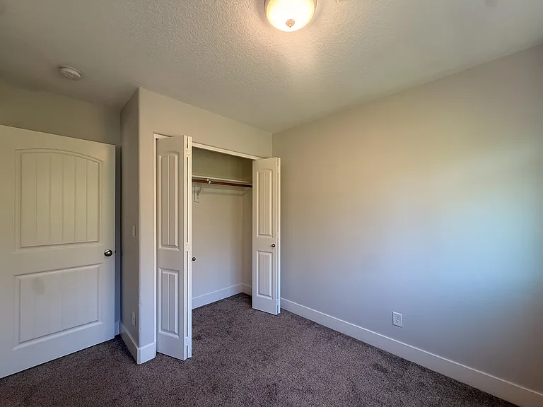 5711 Honey Bee St S — Photo 18