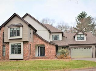 904 Sussex Dr, Eau Claire, WI 54703