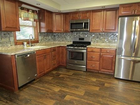 3rd image of 126 E Walnut St