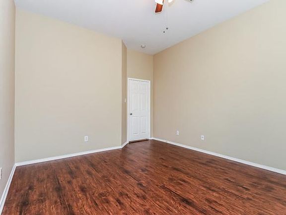 5th image of 613 Twin Knoll Dr