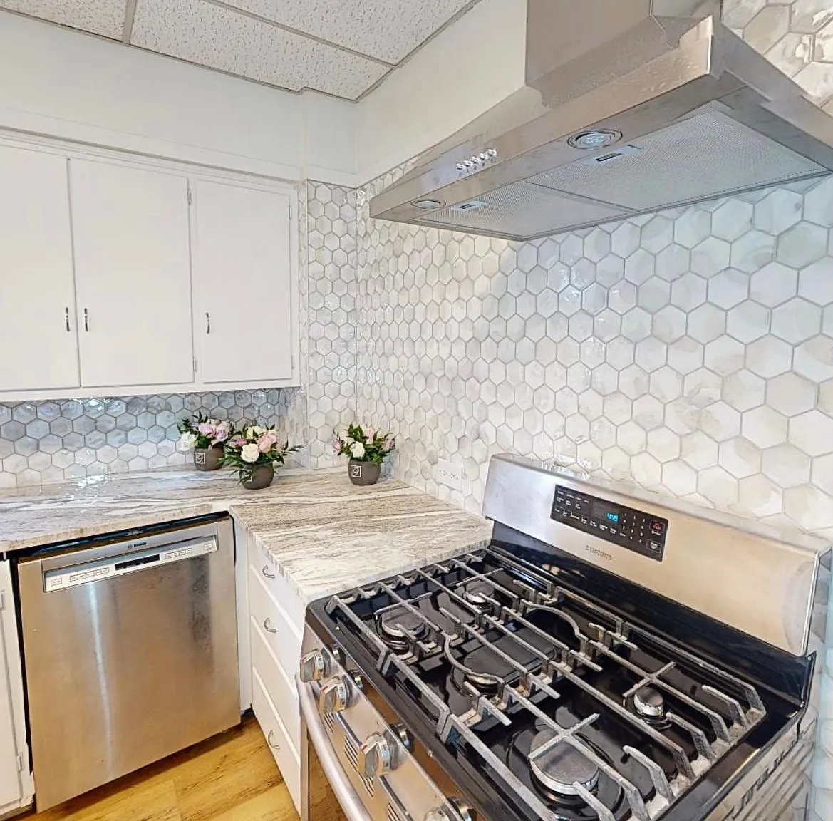 7 bed, 2400 sqft, $6,930 — Photo 4
