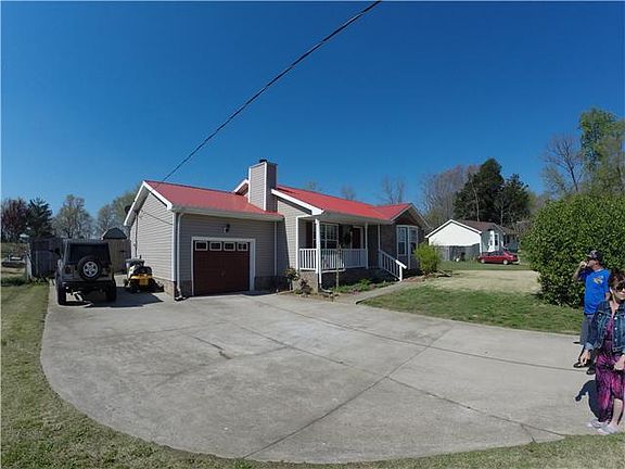 3rd image of 1024 Merritt Lewis Ln