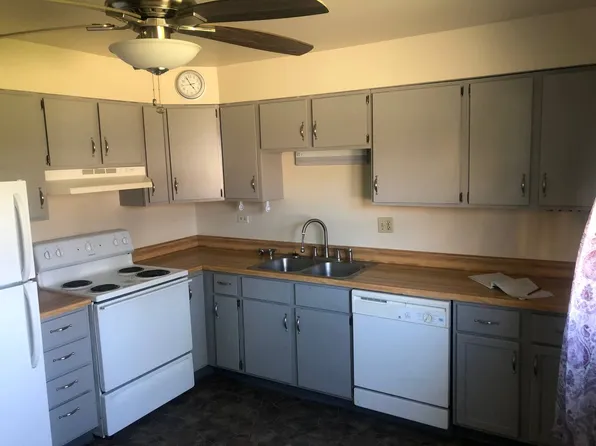 1016 Manchester Ct #1A, South Elgin, IL 60177