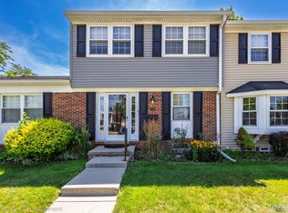 19705 Hayes Ct, Northville, MI 48167
