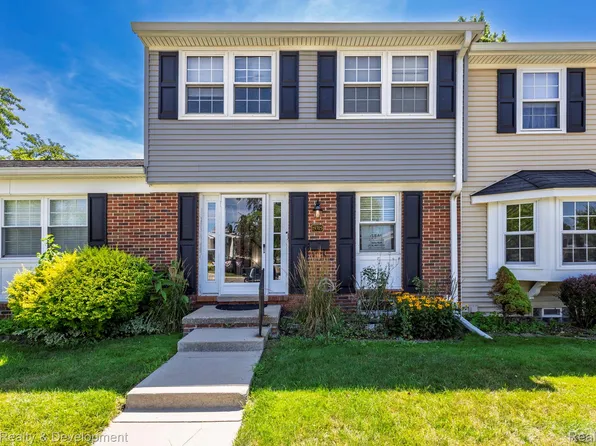 19705 Hayes Ct, Northville, MI 48167