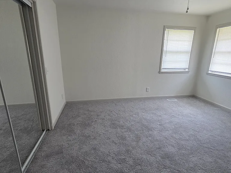 717 E 56th Ave — Photo 17