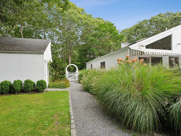 25 Midhampton Ave — Photo 30