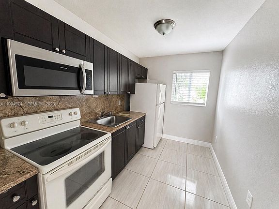 3rd image of 1920 Washington Ave APT 3