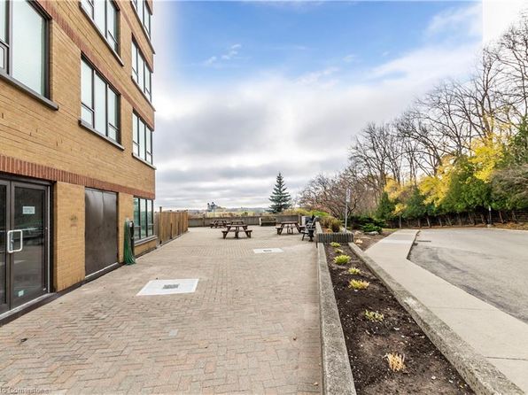 237 King St W #307, Cambridge, ON N3H 5L2