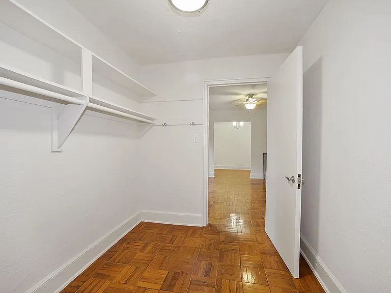 Rock Creek Gardens Apartments — Photo 12