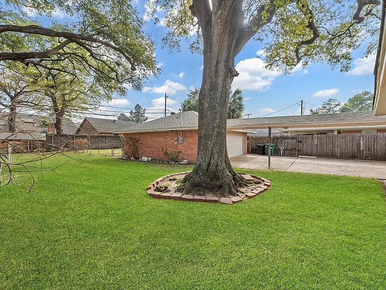 6327 Wynnwood Ln — Photo 25
