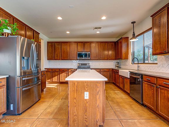3rd image of 809 W Calle La Bolita