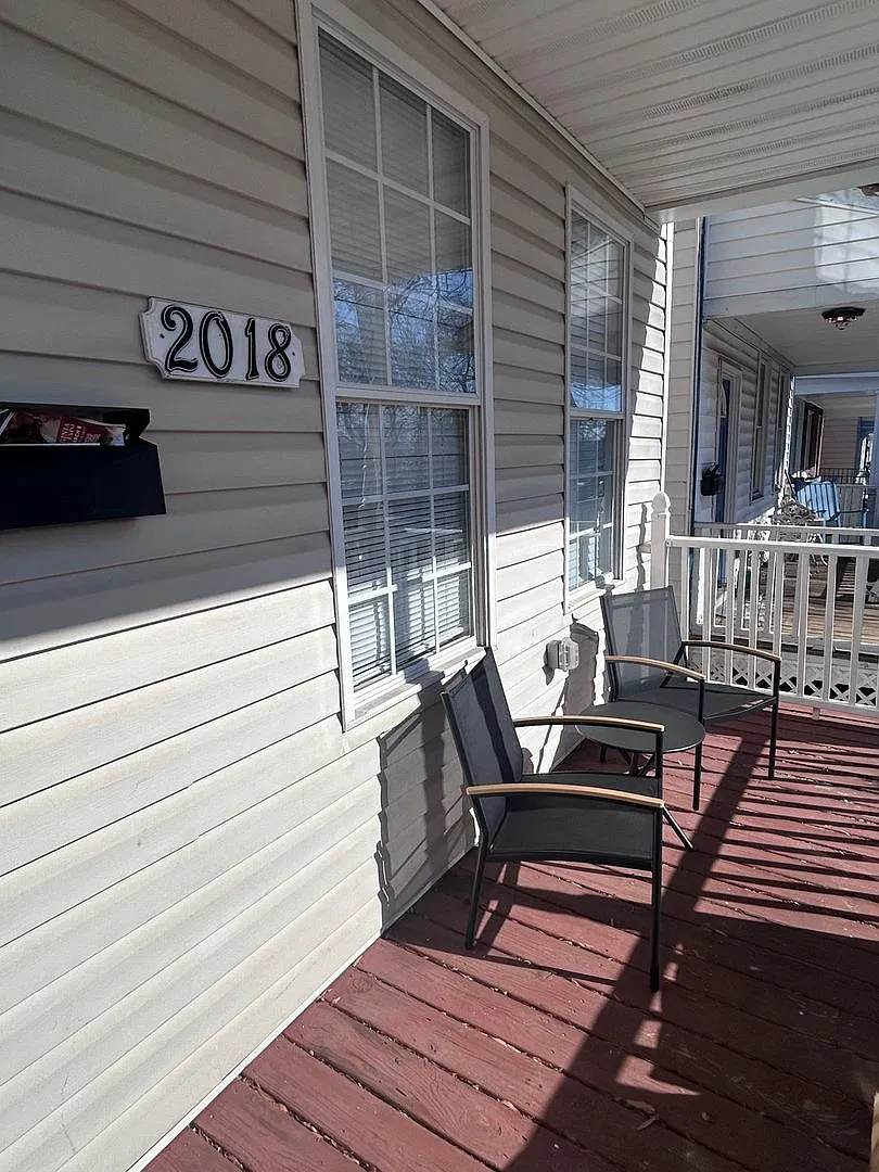 Fully Furnished Mid-Term Rental in Richmond's Fan District — Photo 2