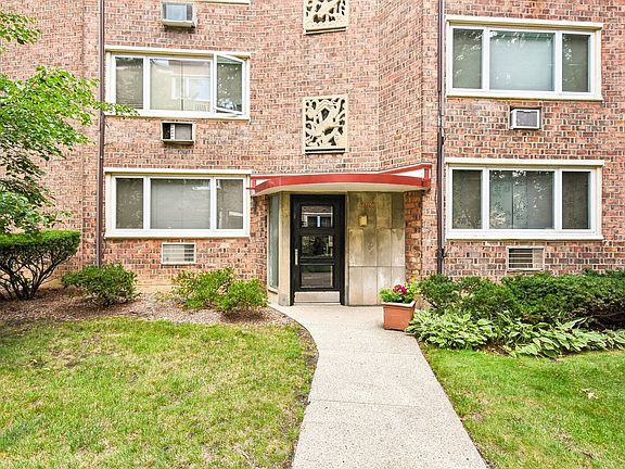 3rd image of 6123 N Winchester Ave Unit 2A