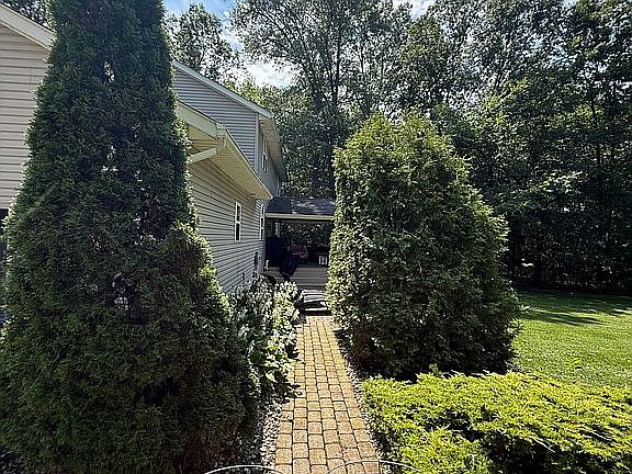 3rd image of 691 Cedar Ridge Pl