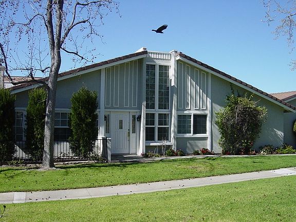 2nd image of 3991 Lake Harbor Ln