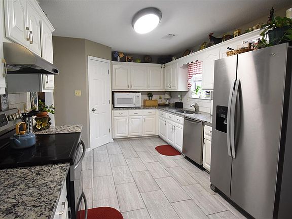 3rd image of 131 Fulcher Dr
