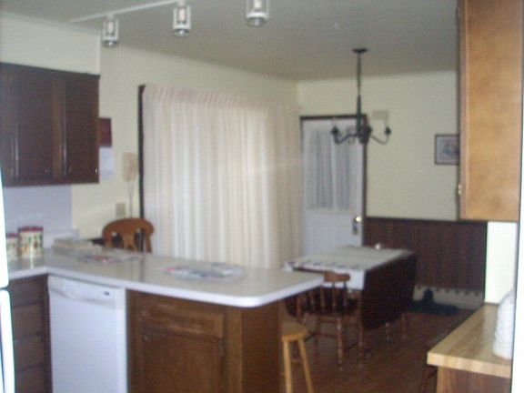 4th image of 32 Hillsdale Ter