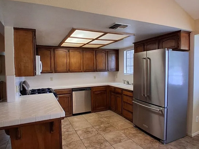 1681 E Shea Dr — Photo 2