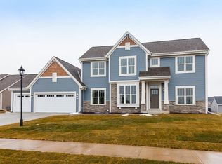 3518 Howell Oaks Dr, Waukesha, WI 53188