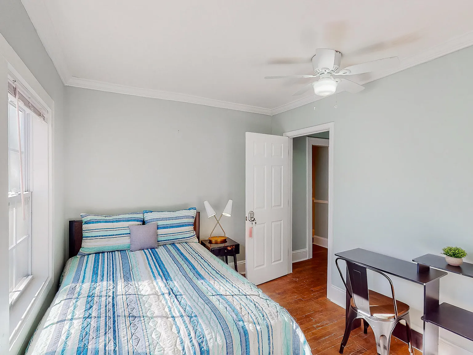 4 bed, 2.0 bath, 1812 sqft, $706 — Photo 1