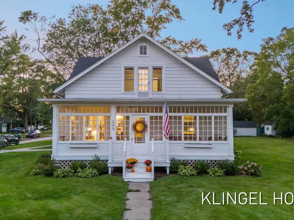 203 N Lake Ave, Spring Lake, MI 49456