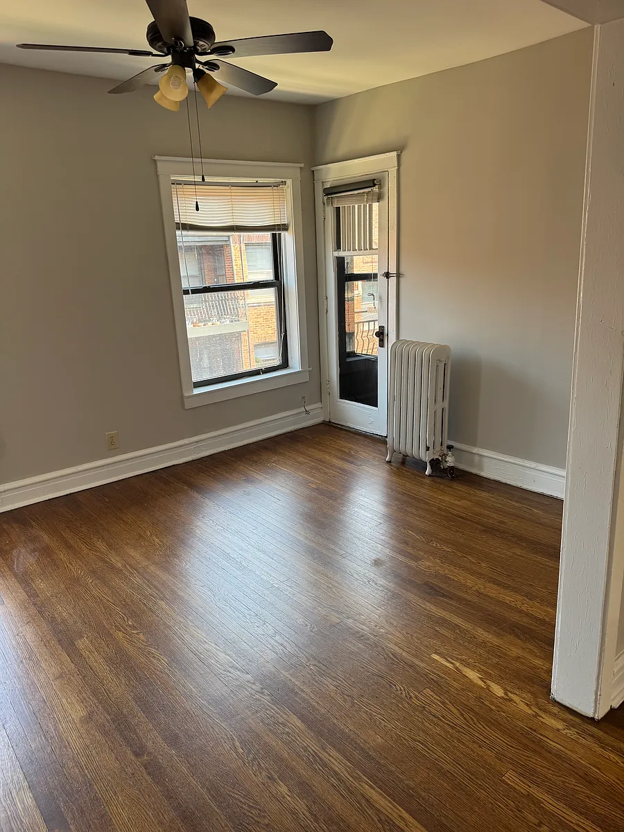 Building Photo - 1250 W Bryn Mawr Ave #3