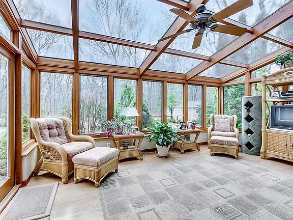 5th image of 21 Woodbrook Cir