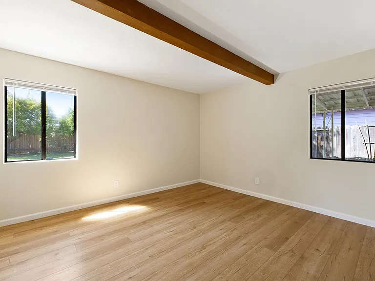 822 Shirley Ave — Photo 17
