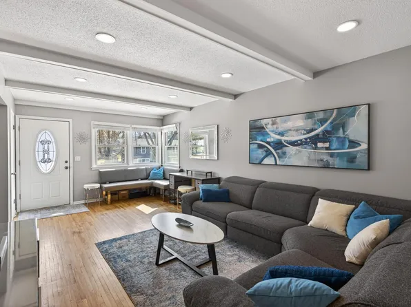 1609 Hillsboro Ave N, Golden Valley, MN 55427