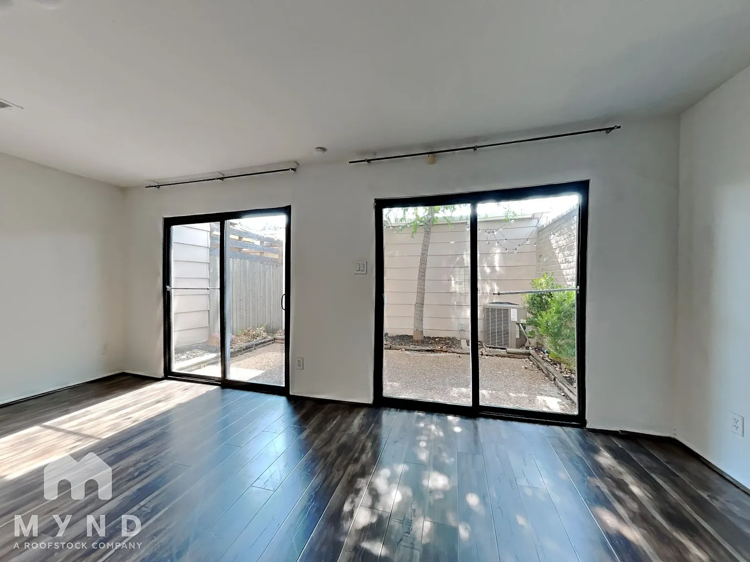 3 bed, 2.5 bath, 1728 sqft, $1,885 — Photo 2