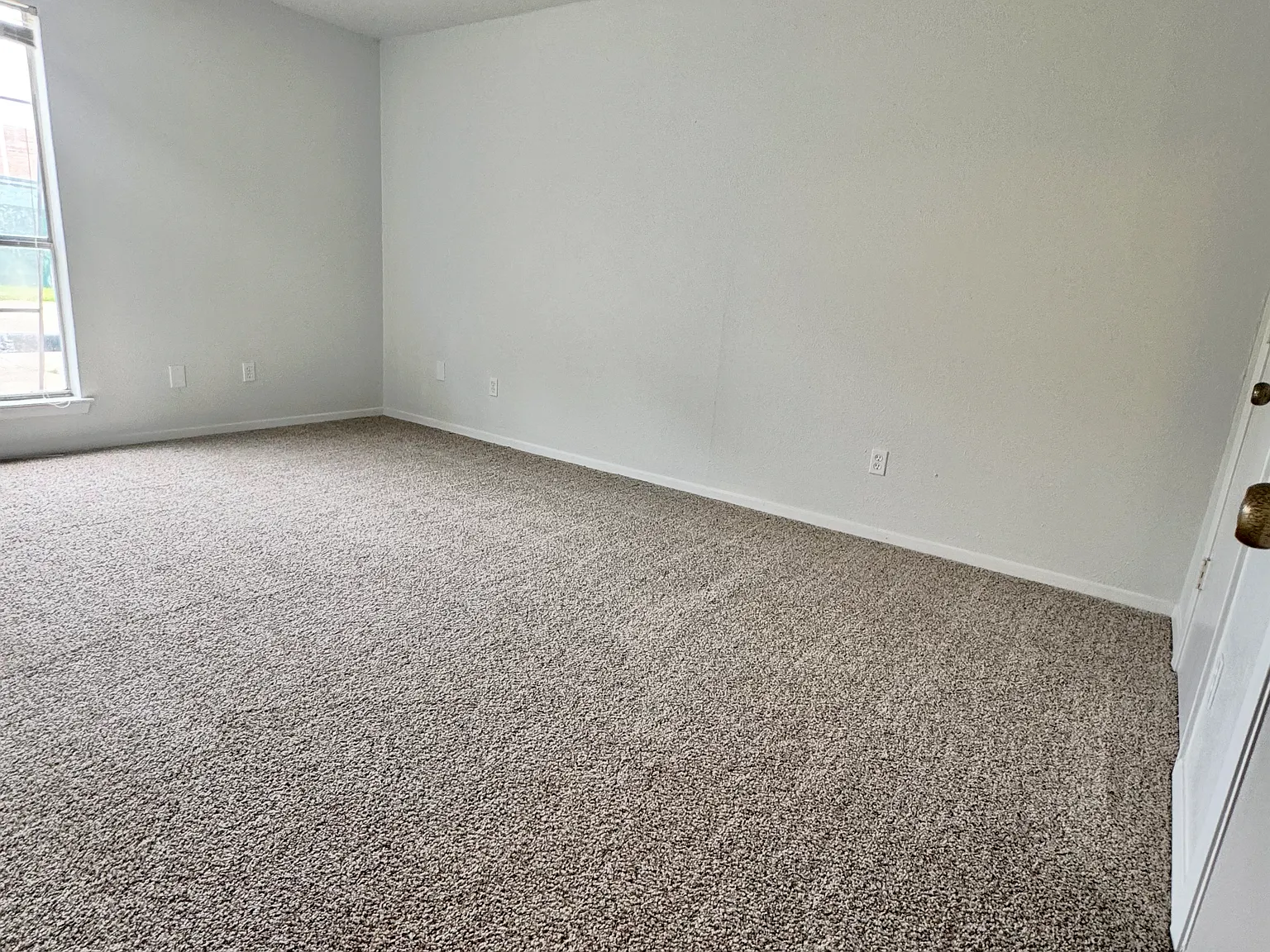 2 bed, 885 sqft, $1,400 — Photo 4
