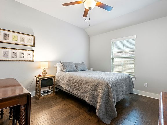 4th image of 727 Woodplains Ave